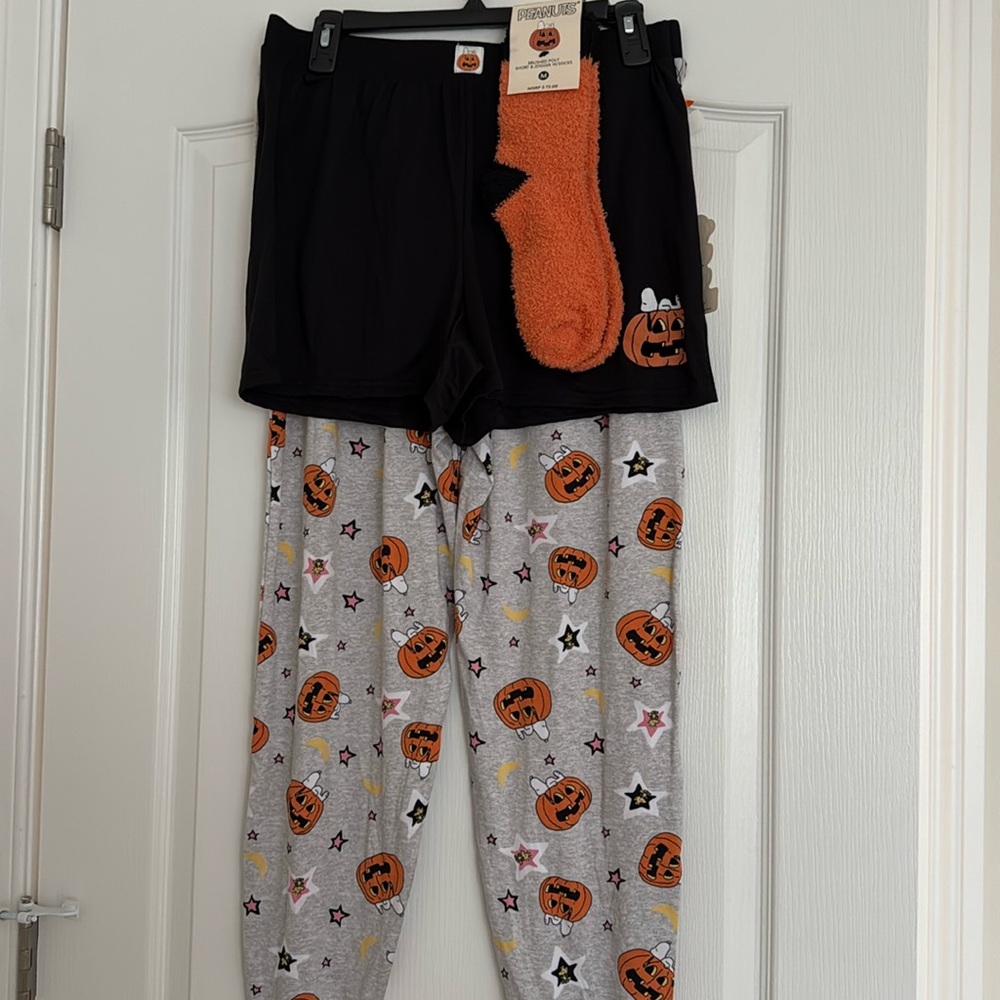 Peanuts Snoopy pumpkin Halloween Lounge Pajama Pants shorts and socks set Medium